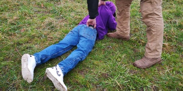 Přepadl teprve dvanáctileté dítě