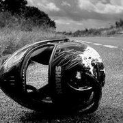 Jeden motorkář zemřel a dalšího ve velmi vážném stavu transportuje vrtulník LZS