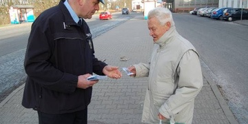 Krádeže a loupeže na seniorech neustávají - policisté připravili "Seniorské desatero"
