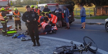 Řidička smetla cyklistu