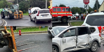 Pracovní stroj zdemoloval vůz, ve kterém cestovala matka se dvěma dětmi