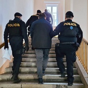 Michal B., který umístil a dálkově odpálil bombu v Horšovském Týně, byl dnes vzat do vazby