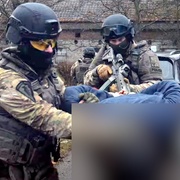 Vyhrožoval postřílením koní samopalem s tlumičem