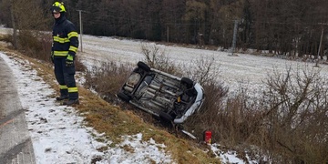 Řidič nezvládl řízení a havaroval