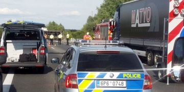 Tragédie na D5 uzavřela dálnici z obou stran, na místo letěl vrtulník LZS