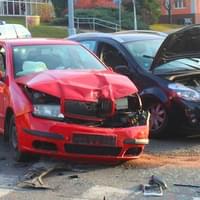 Dopravní nehoda se zraněním blokovala Rokycanskou