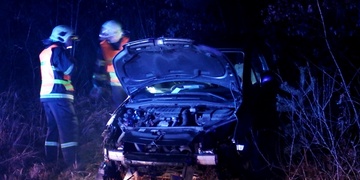 Žena si k autonehodě zavolala manžela, pak upadla do bezvědomí