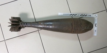 Za trámem našel minometný granát