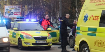 Auto srazilo cizinku před ubytovnou, což málem vyvolalo násilí