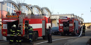 Masivní únik plynu zastavil vlaky na Plzeň
