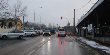 Silně opilá žena ujela od nehody, chytila ji řidička nabouraného vozu