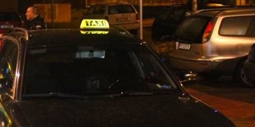 V Plzni měli s nožem přepadnout a okrást taxikáře