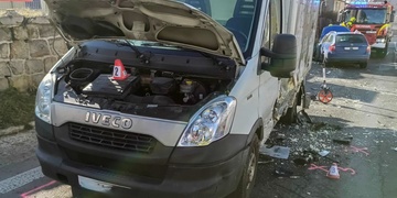 Střet dodávky s osobním vozem