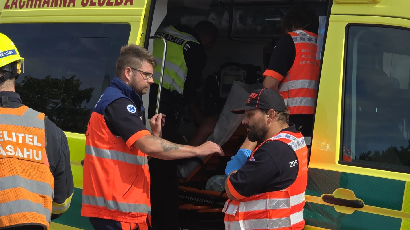 Damage assessment at the accident site