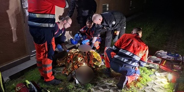 Po hádce s partnerkou muž vyskočil z balkonu
