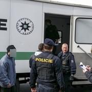 Policisté vyhostili 10 cizinců