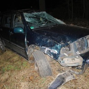 Starší řidič zdemoloval auto i sloup