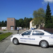 Policejní honička: Strážníci pronásledovali ujíždějící vozidlo, naproti vyrazili policisté