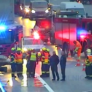 Vážná nehoda na D5 - ve vozech zůstali zaklíněni tři lidé
