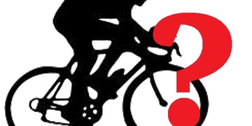 Cyklista srazil ženu na chodníku a ujel