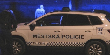 Se dvěma a půl promile kličkoval ulicí