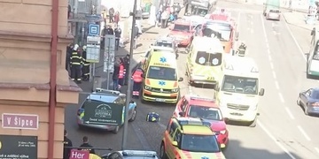 Útok kyselinou na Americké třídě v Plzni