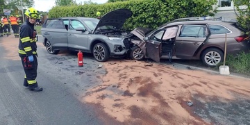 Čelní střet dvou osobních vozů