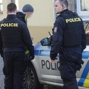 Muž ujížděl autem i utíkal po svých - marně