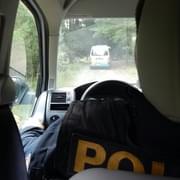 Honičku za feťákem u Chválenic začal nabouraný řidič, ale dokončit ji musela až policie