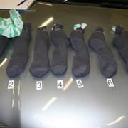 Drogy měli v ponožkách, policisté zajistili téměř 2,5 kilo materiálu