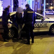 Policisté se s Rumunem nemazlili a pro výhrůžky skončil v cele