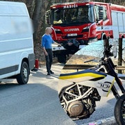 Střet motocyklu s dodávkou