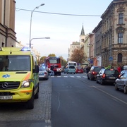 Sražená studentka i seniorka o berlích