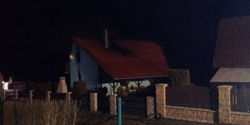 Noční požár zničil chatu