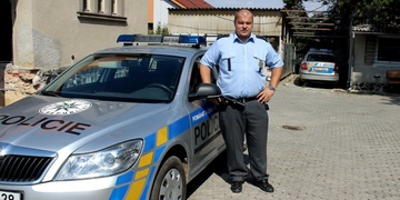 SKUTEČNÉ HRDINSTVÍ: Pachatel policistům do obličejů hodinu mířil revolverem, ti tak dobrovolně riskovali životy, aby chránili civilisty