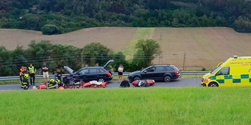 Tři nehody motorkářů, jeden z nich utrpěl velice vážná zranění nohy
