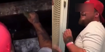 Ptáka pro zábavu polévali čistícími prostředky