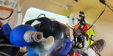 Cyklista při pádu utrpěl vážné zranění hlavy