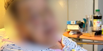 Vlastní maminku zbil, zkopal a pak na ni vytáhl i nůž