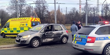 Nedání přednosti skončilo střetem vozů