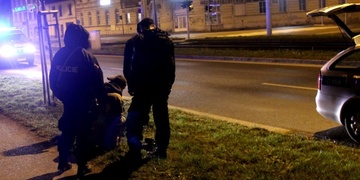 Noční střelba v ulicích, zajištěn jeden cizinec