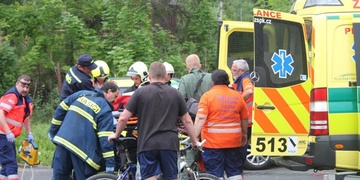 15letý chlapec vypadl z jedoucího vlaku