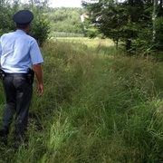 Přepadl a oloupil bezmocnou stařenku. Policie shání svědky!