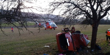 Muž zemřel, zraněné děti transportuje vrtulník