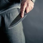 Když pořezaná utekla od svého partnera, policisté zjistili, že ji týral dva roky