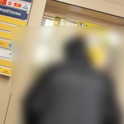 Podrobnosti včerejšího přepadení pošty na Slovanech