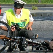 Osobní vozidlo srazilo cyklistu
