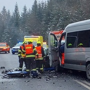 Čelní střet skončil smrtí řidičky