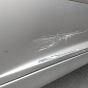 Dva útoky na plechové miláčky šetří policisté