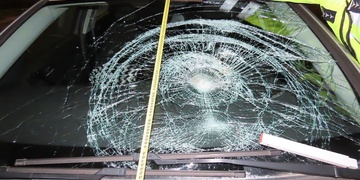 Záměrně srazil muže autem a poté ho ještě chtěl dobít kovovou tyčí